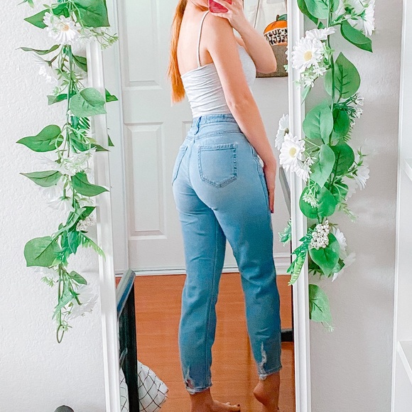 Hollister | Light Wash Mom Jeans - Picture 3 of 6